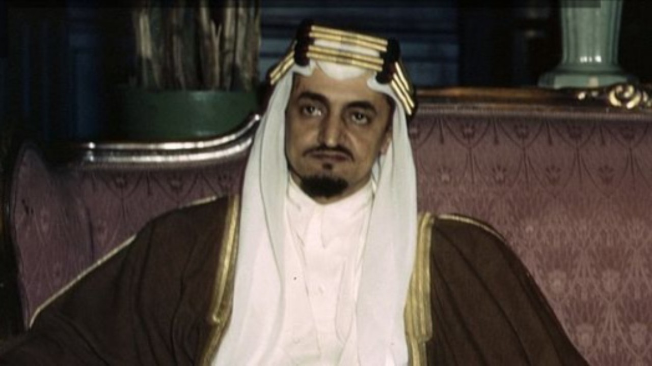 بالفيديو.. أول جواز سفر سعودي يعود للملك فيصل بن عبدالعزيز