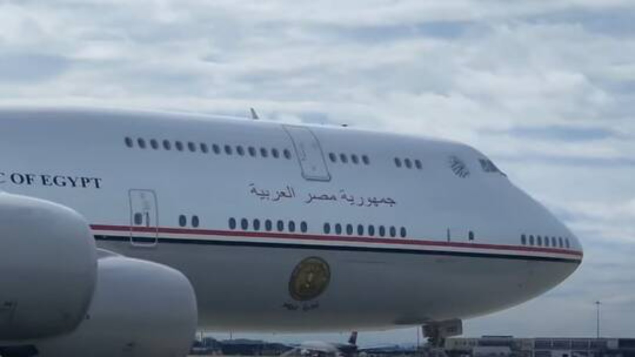 تفاصيل مثيرة حول طائرة الرئيس المصري التي كادت تسقط فوق الخليج والمملكة أنقذتها