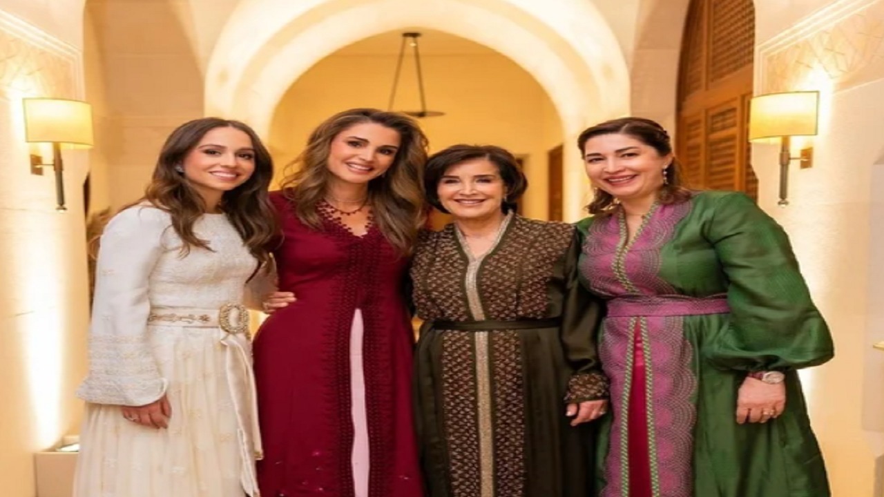 الملكة رانيا تحتفل بعيد الأم برسالة مؤثرة لوالدتها