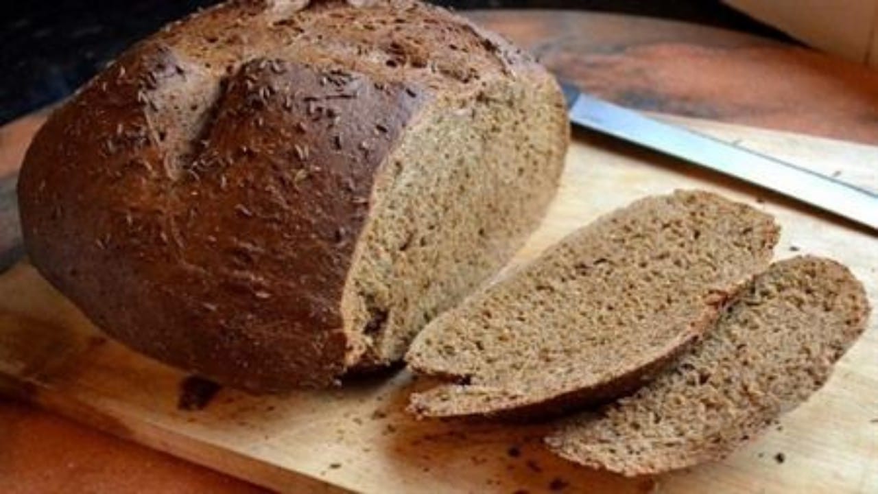 “الغذاء والدواء” توصي بتعويد الأطفال على الخبز الأسمر والحبوب الكاملة