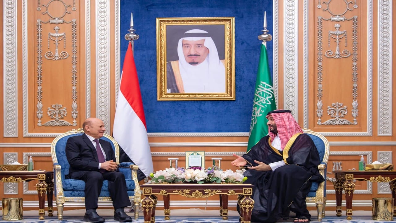 شاهد.. ولي العهد يجتمع مع رئيس القيادة الرئاسي ويستعرضان مستجدات الأوضاع على الساحة اليمنية