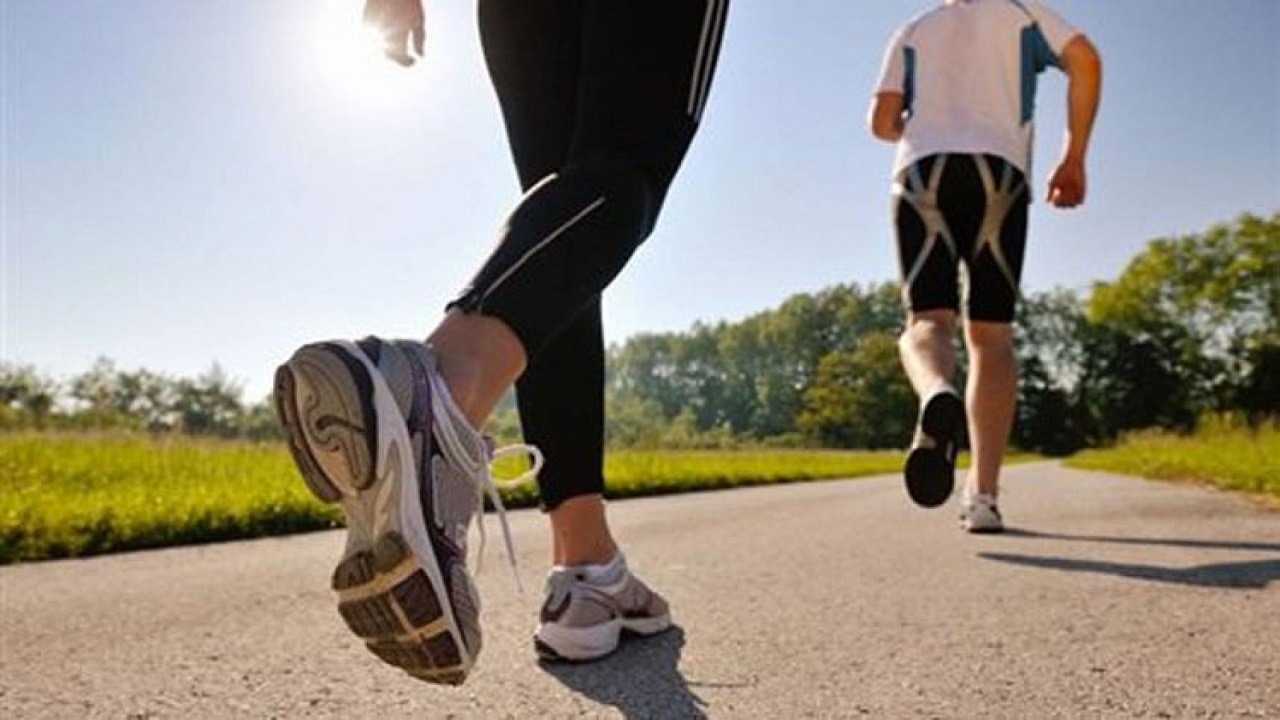 “الصحة”: 150 دقيقة مشي في الأسبوع مفيدة لقولونك