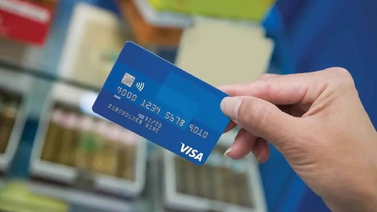 بالفيديو .. نصيحة مالية للتخلص من ديون البطاقة الائتمانية