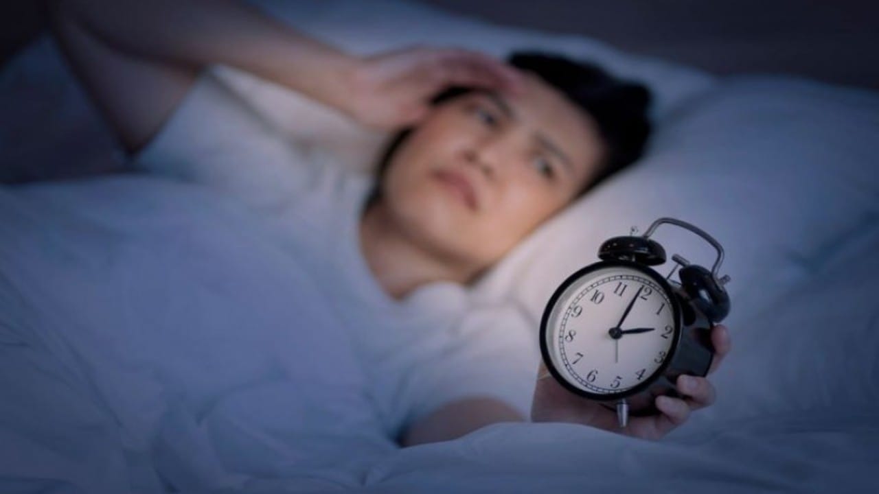 ليلة واحدة من عدم النوم تجعل الدماغ أكبر سنًا