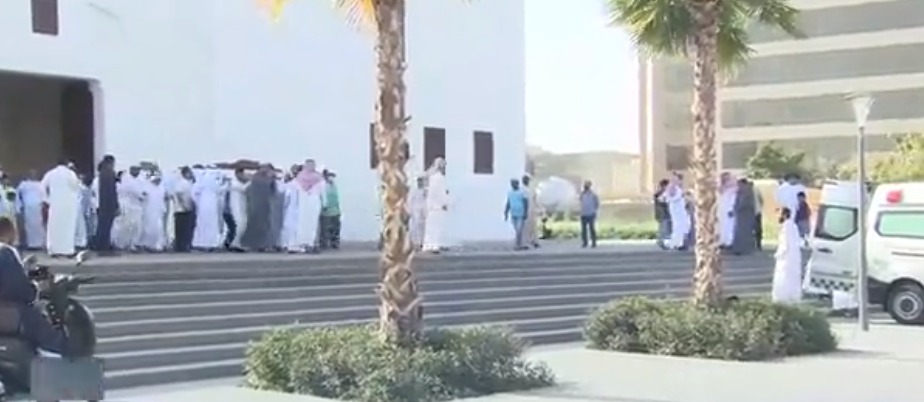 بالفيديو .. نقل جثمان وزير الصحة الأسبق أسامة شبكشي إلى المقبرة