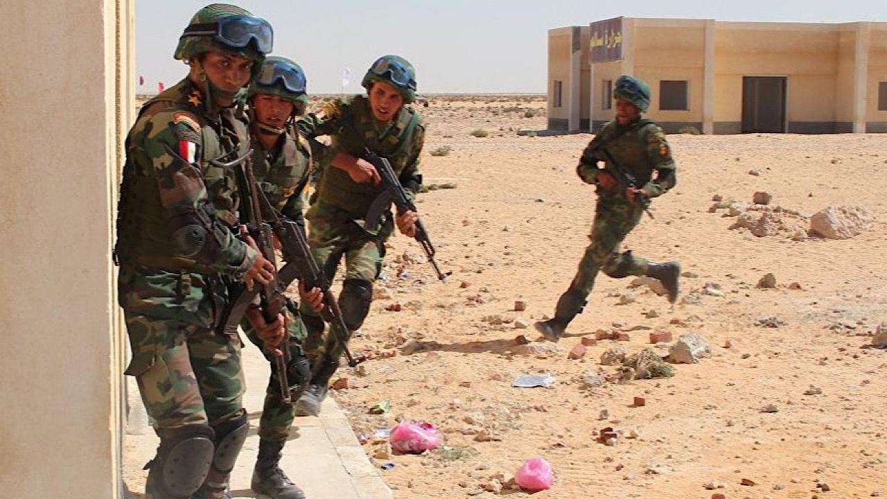 مقتل ضابط في الجيش المصري خلال اشتباكات مع مسلحين في سيناء