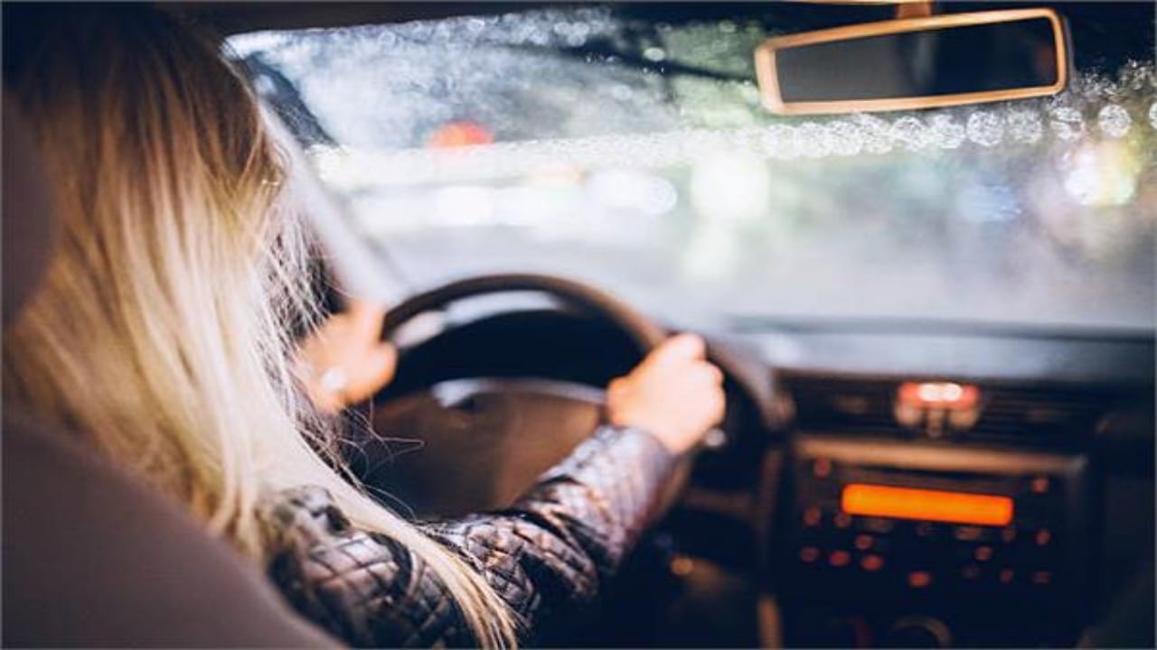 نجاح امرأة في اختبار قيادة السيارة بعد 959 محاولة فاشلة