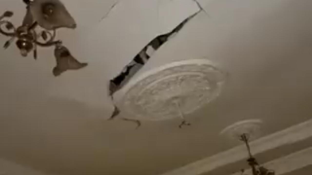بالفيديو.. سقوط سقف منزل بشكل مفاجئ في صبيا