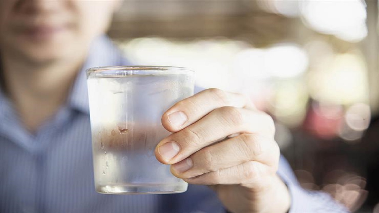 دراسة: شرب الماء البارد من الثلاجة يؤثر سلبًا على الصحة