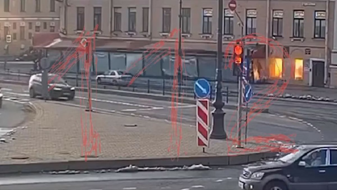 بالفيديو.. انفجار في مقهى روسي ومقتل مراسل حربي