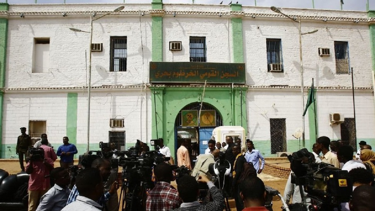 تسجيل صوتي لوزير سوداني سابق يقر بهروبه من سجن كوبر