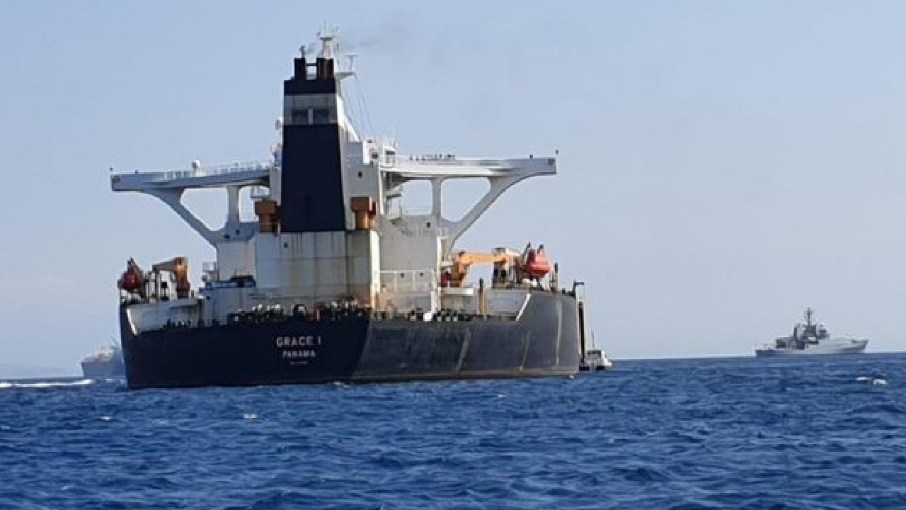 إيران تحتجز ناقلة نفط في خليج عمان