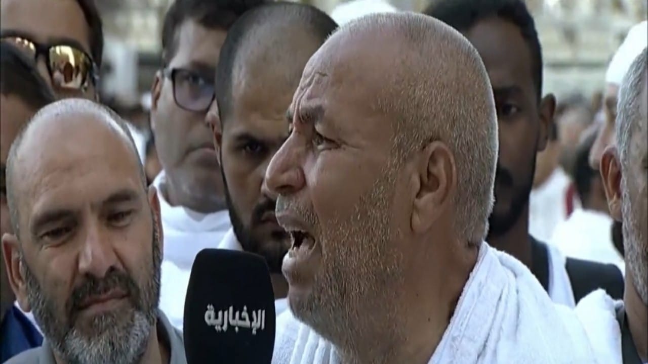بالفيديو.. معتمر مصري يعبر عن فرحته بالدموع عند تلقيه دعوة لزيارة مكة المكرمة