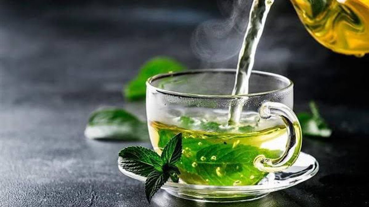 4 فوائد مدهشة لشرب الشاي الأخضر على معدة فارغة