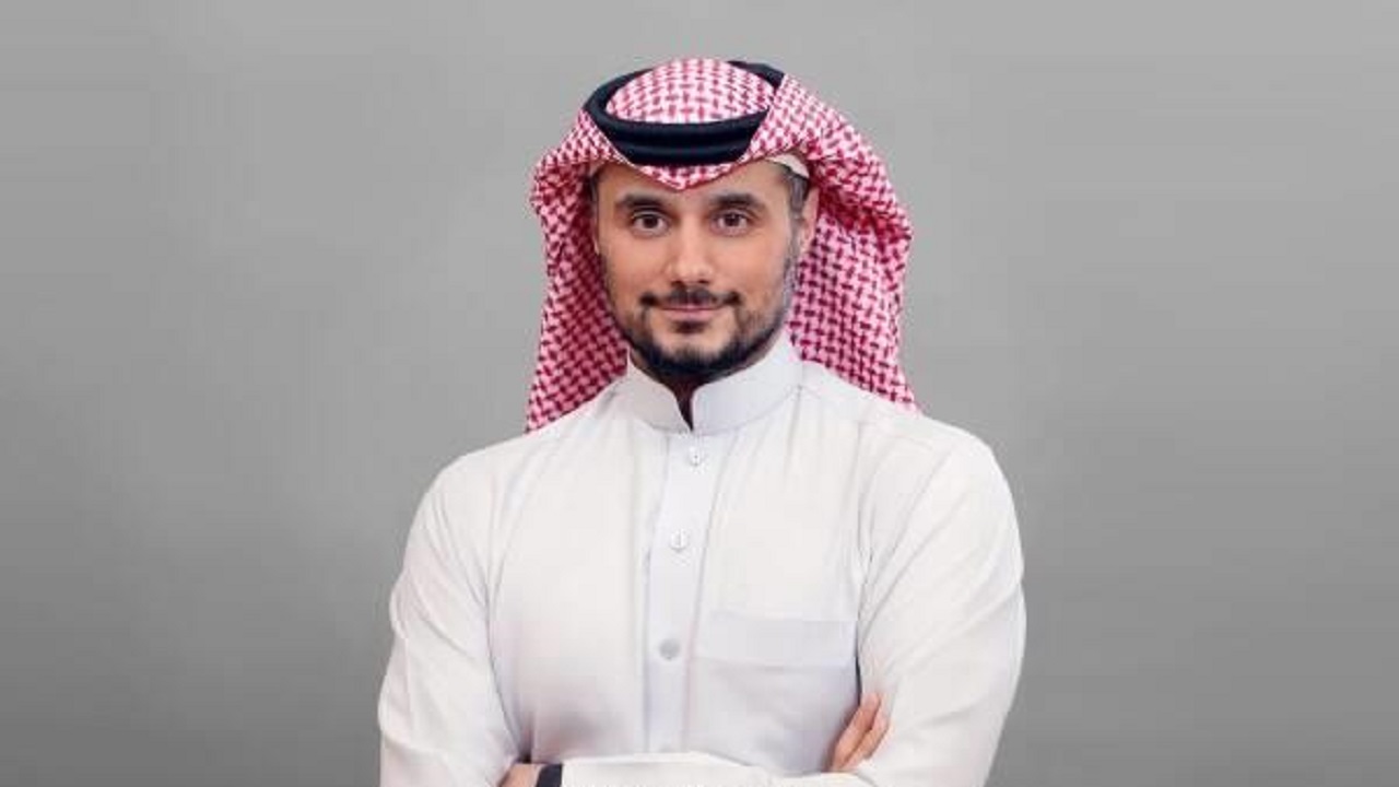 الأمير خالد بن الوليد يوضح سبب عمله بوظيفتين حتى العاشرة ليلًا