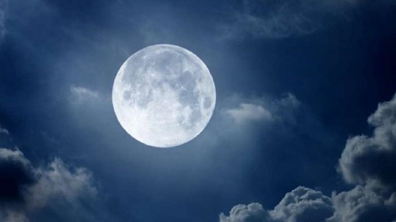 فلكية جدة : “بدر رمضان” يزين السماء اليوم