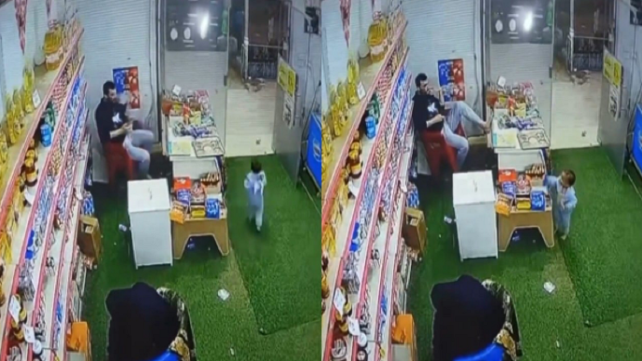 فيديو طريف للحظة سرقة طفل لكيس &#8220;بسكويت&#8221; من متجر