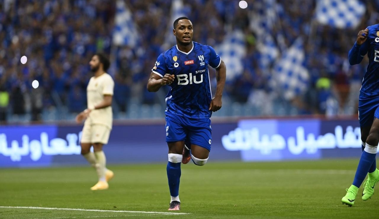 بالصور والفيديو .. الهلال يتغلب على النصر بهدفين