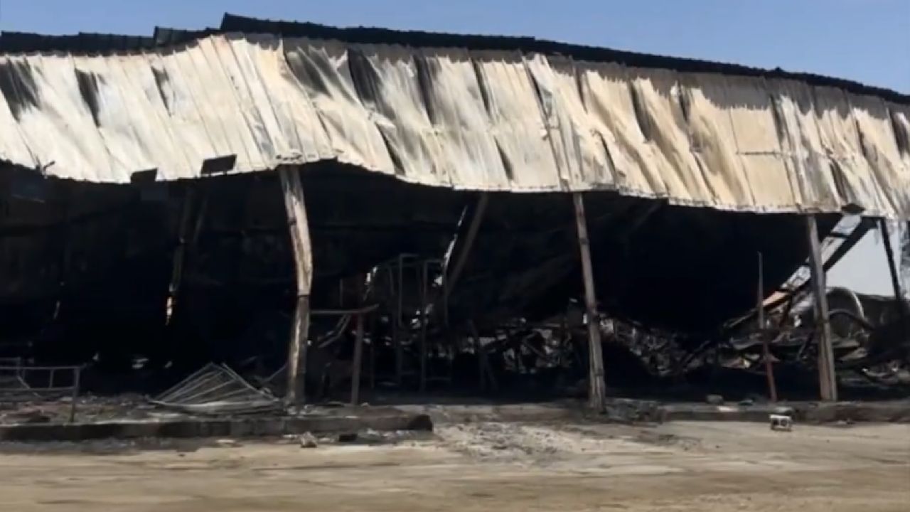 خسائر كبيرة في سوق الصواريخ‬⁩ جنوب ⁧‫جدة‬⁩ بعد إخماد الحريق ..فيديو