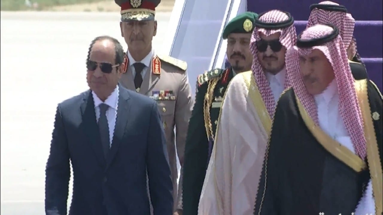 وصول الرئيس المصري عبد الفتاح السيسي للمشاركة في قمة جدة.. فيديو