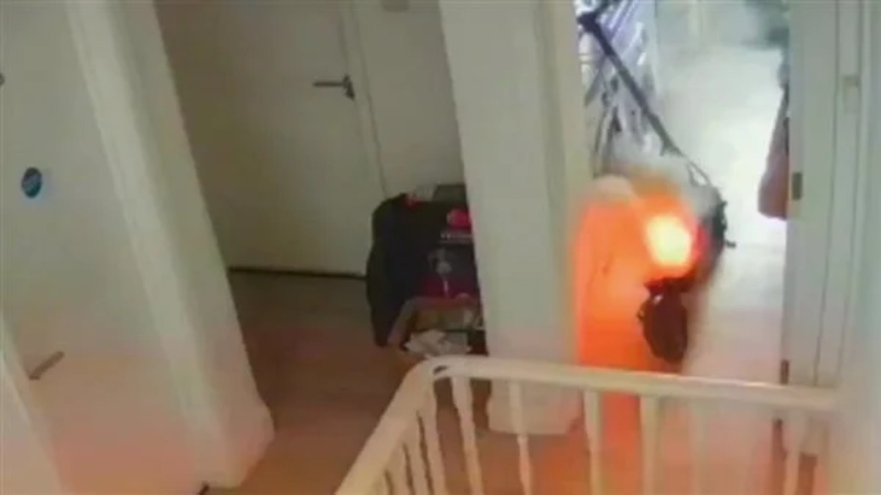 لحظة انفجار اسكوتر أثناء شحنه.. فيديو