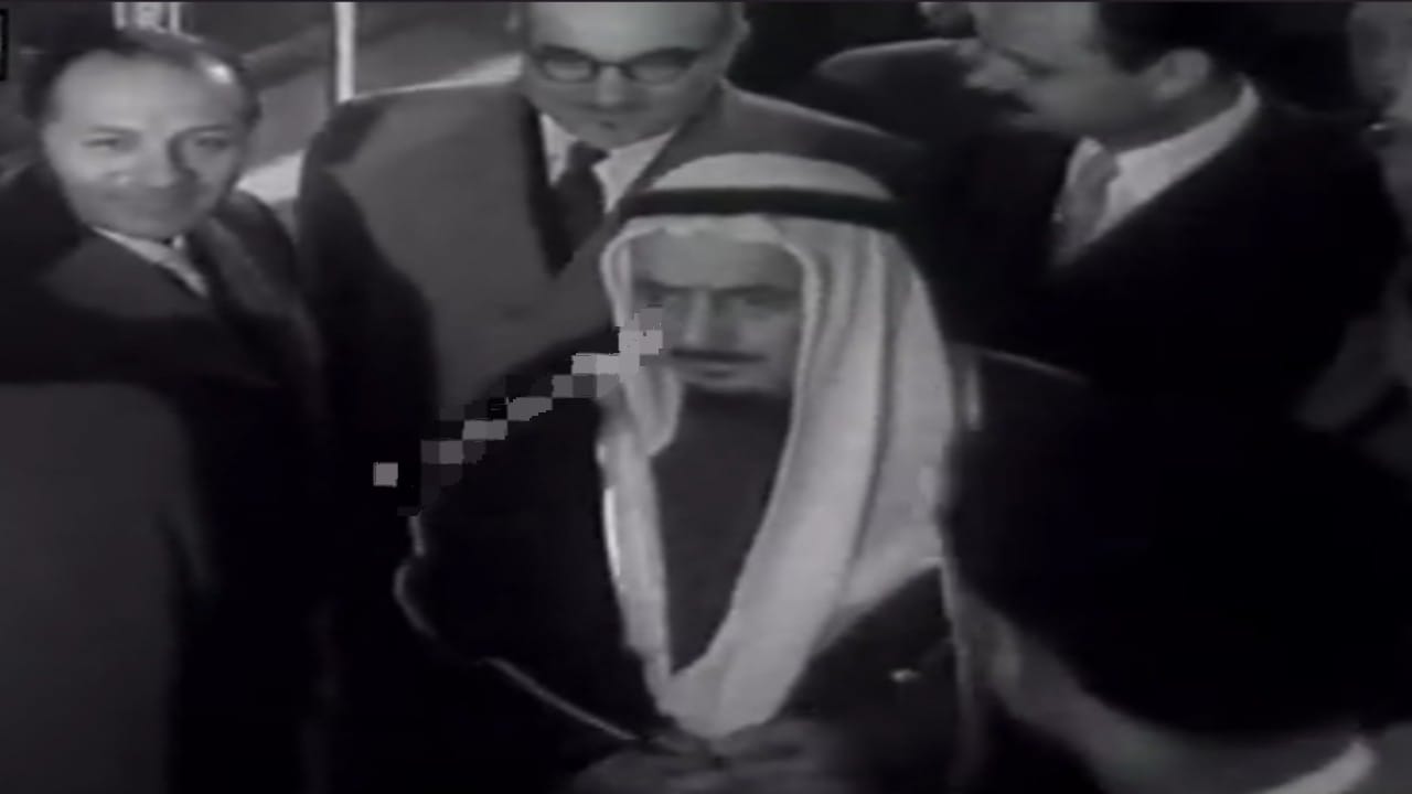 لقطات نادرة لأول وزير سعودي خلال زيارته إحدى شركات الأدوية الأوروبية.. فيديو