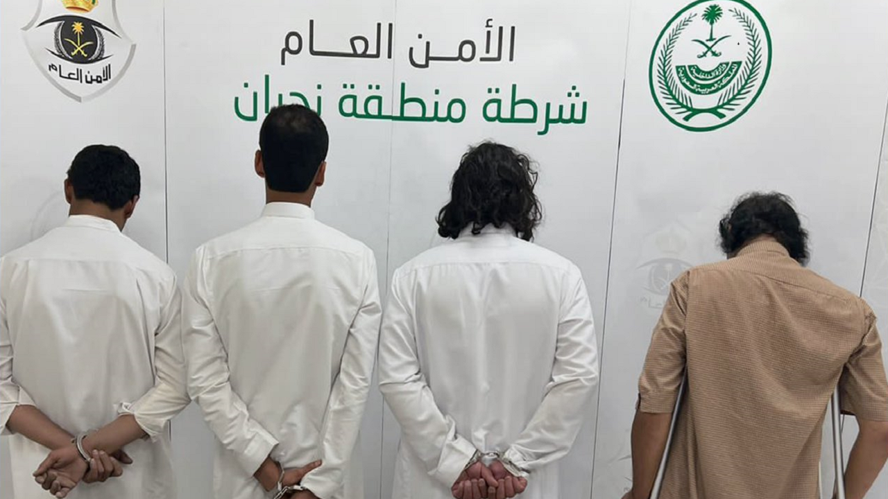 القبض على 4 أشخاص لاتخاذهم منزلًا مجهزًا بكاميرات مراقبة وكرًا لترويج المخدرات بشرورة