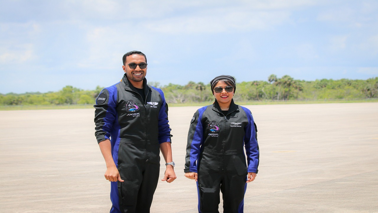 رائدا الفضاء علي وريانة يودعان أهاليهما قبل الانطلاق في مهمة تاريخية &#8220;فيديو&#8221;