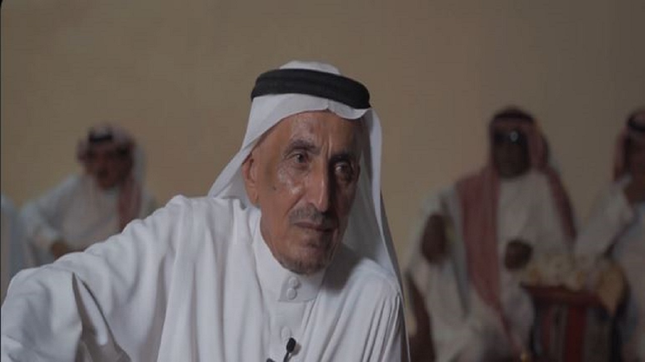 قصة شيخ الكرم الذي يستقبل الزوار من مختلف أنحاء المملكة (فيديو)