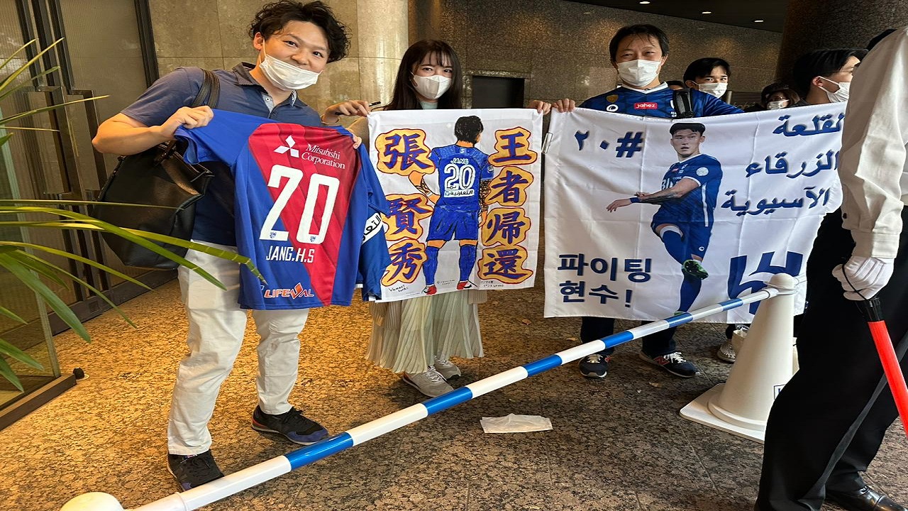 مشجعون يابانيون يقدمون دعمهم لـ&#8221;الهلال&#8221;