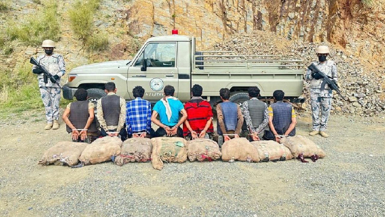 القبض على 8 مخالفين لنظام أمن الحدود لتهريبهم نبات القات المخدر بجازان
