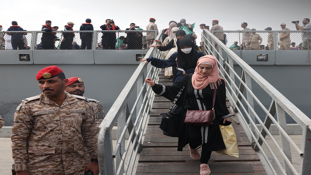 وصول 41 مواطناً و 171 شخصاً من رعايا الدول الشقيقة والصديقة من السودان إلى المملكة