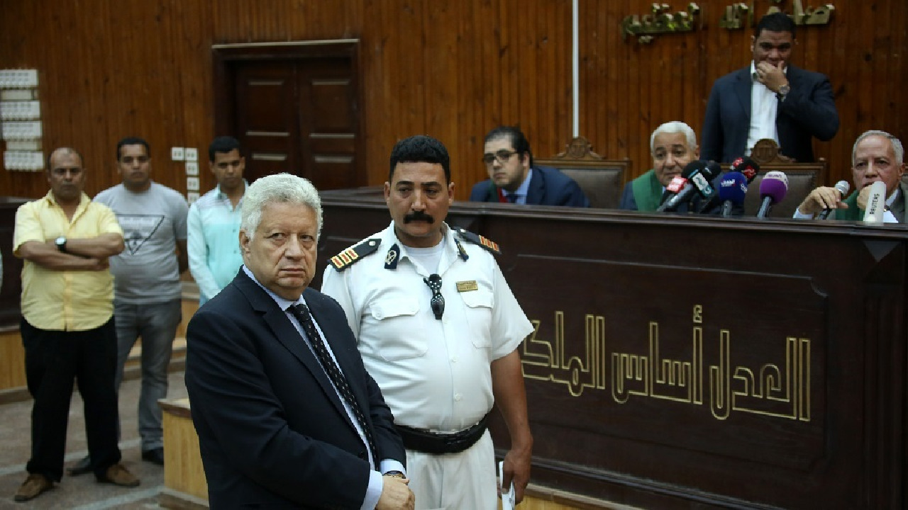 عقد أولى جلسات محاكمة مرتضى منصور في قضية الخطيب
