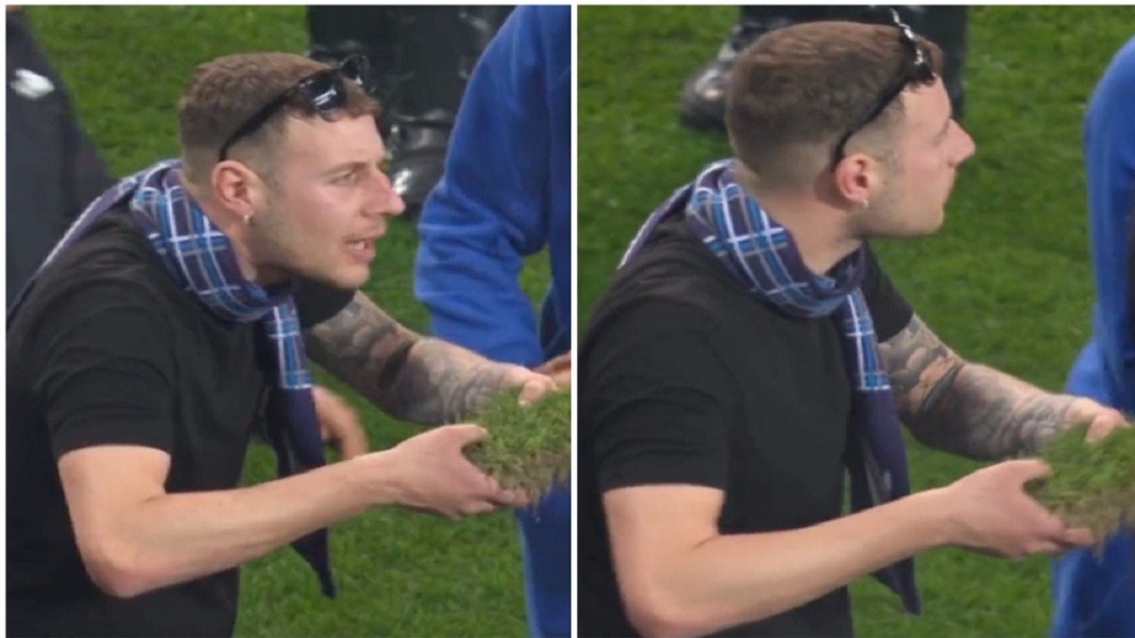 بالصور .. مشجعو “نابولي” يجمعون أجزاء من عشب من ملعب أودينيزي