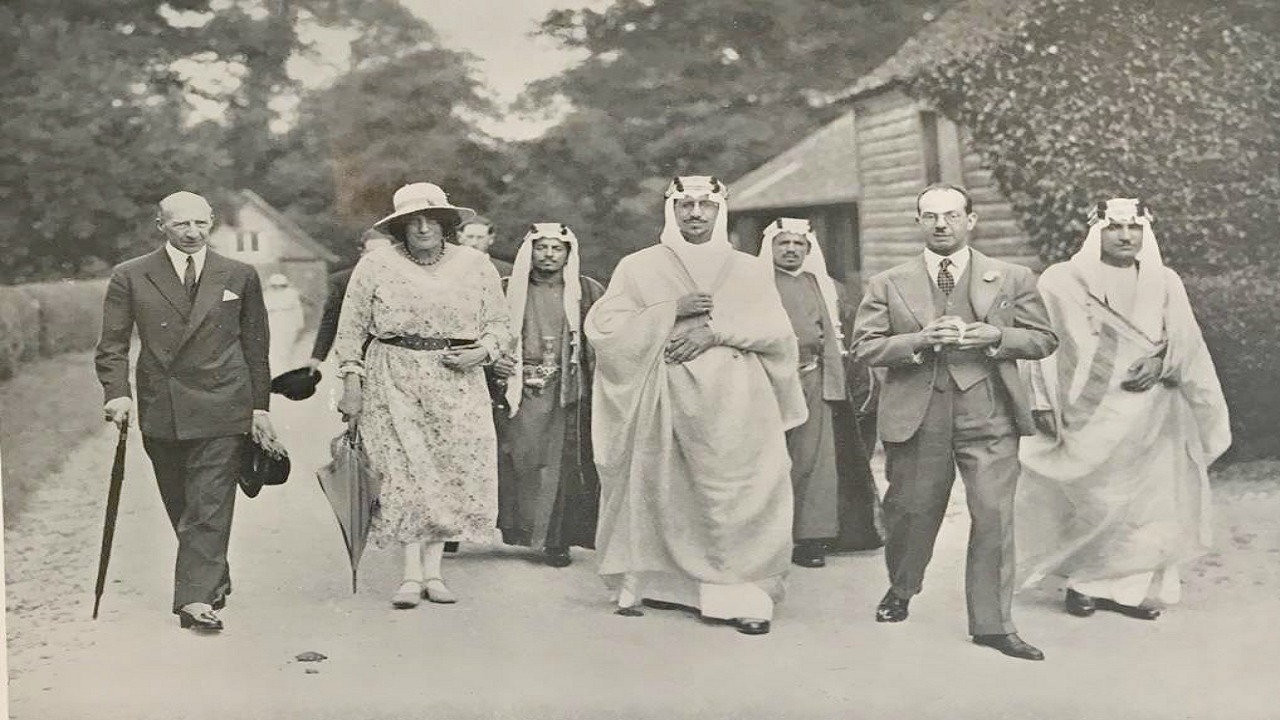 صور قديمة للملك سعود بمراسم تتويج الملك جورج السادس