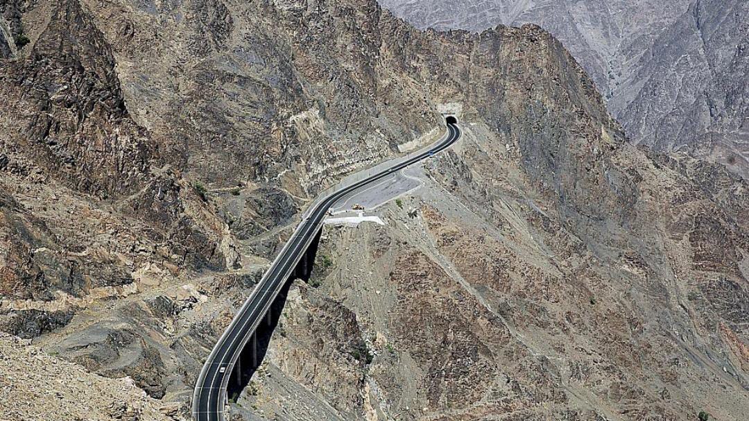 السماح للمعلمات والإداريات بالنزول والطلوع من عقبة شعار خلال وقت محدد