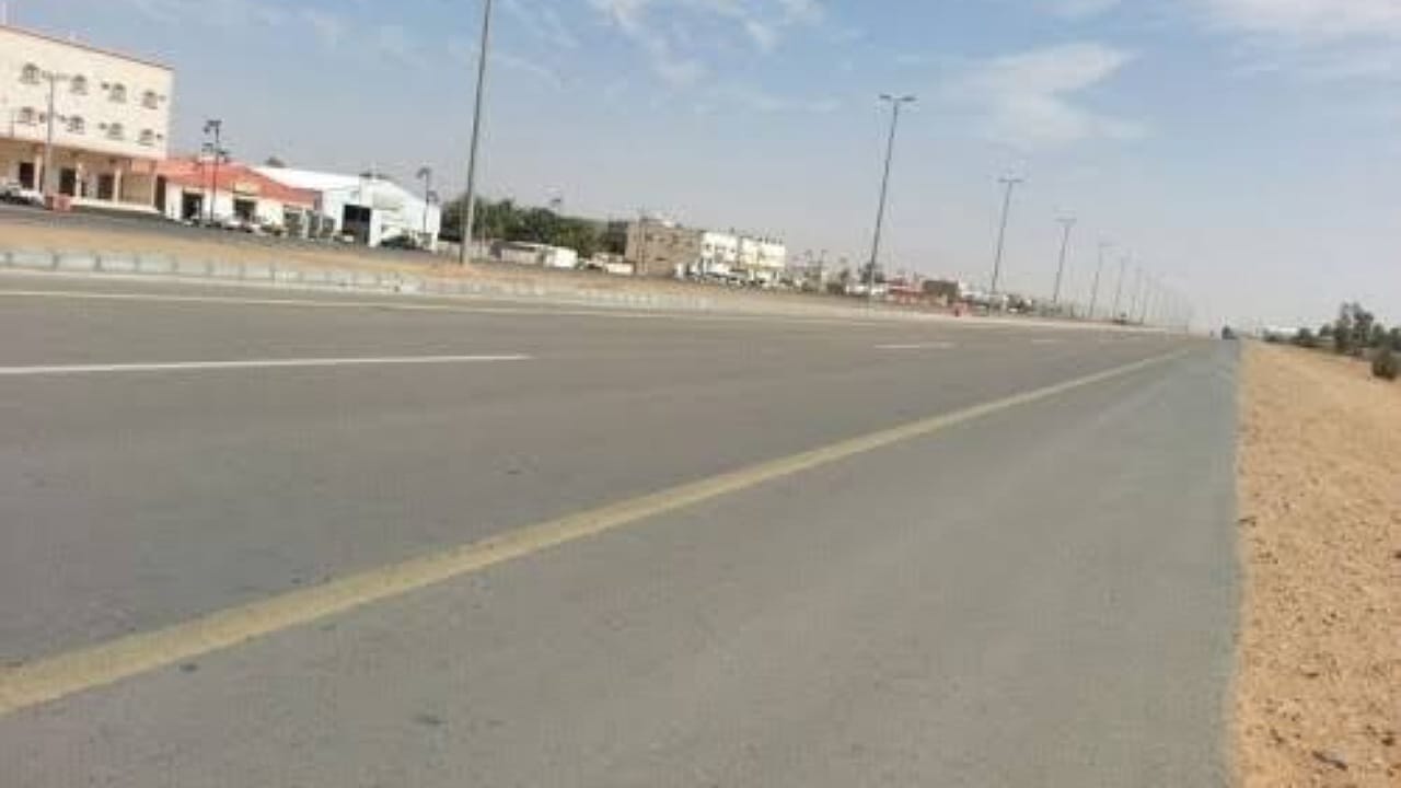 أمير الجوف يوجه بالوقوف ميدانياً على الطريق الدولي بمركز ميقوع لرفع السلامة المرورية