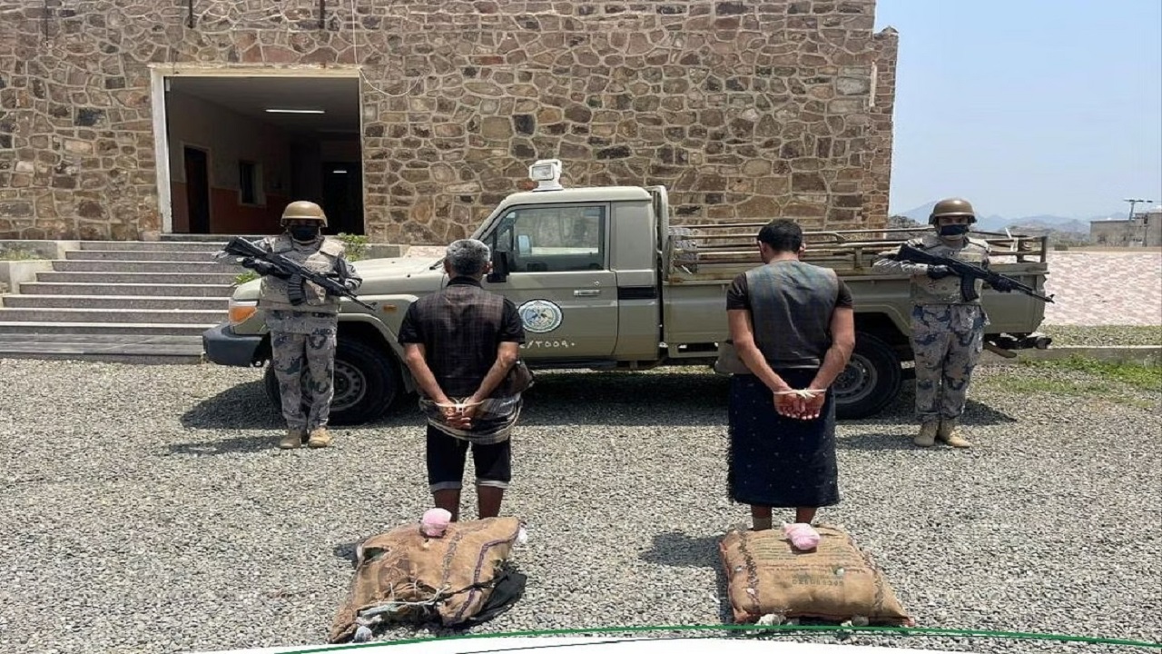 حرس الحدود بجازان يقبض على مخالفين لنظام أمن الحدود لتهريبهما نبات القات المخدر