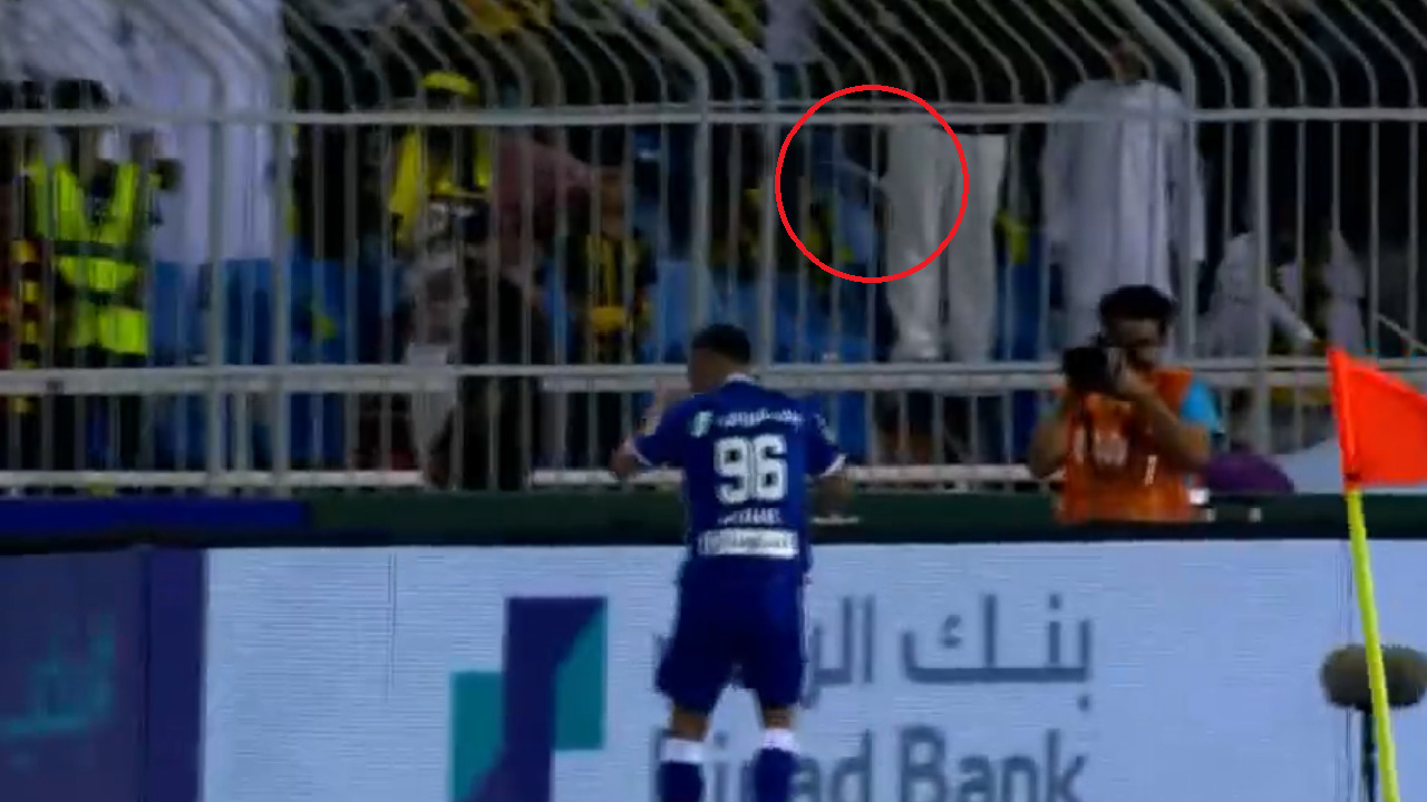 جمهور الاتحاد يقذف ميشيل أثناء احتفاليته بهدف التعادل (فيديو)