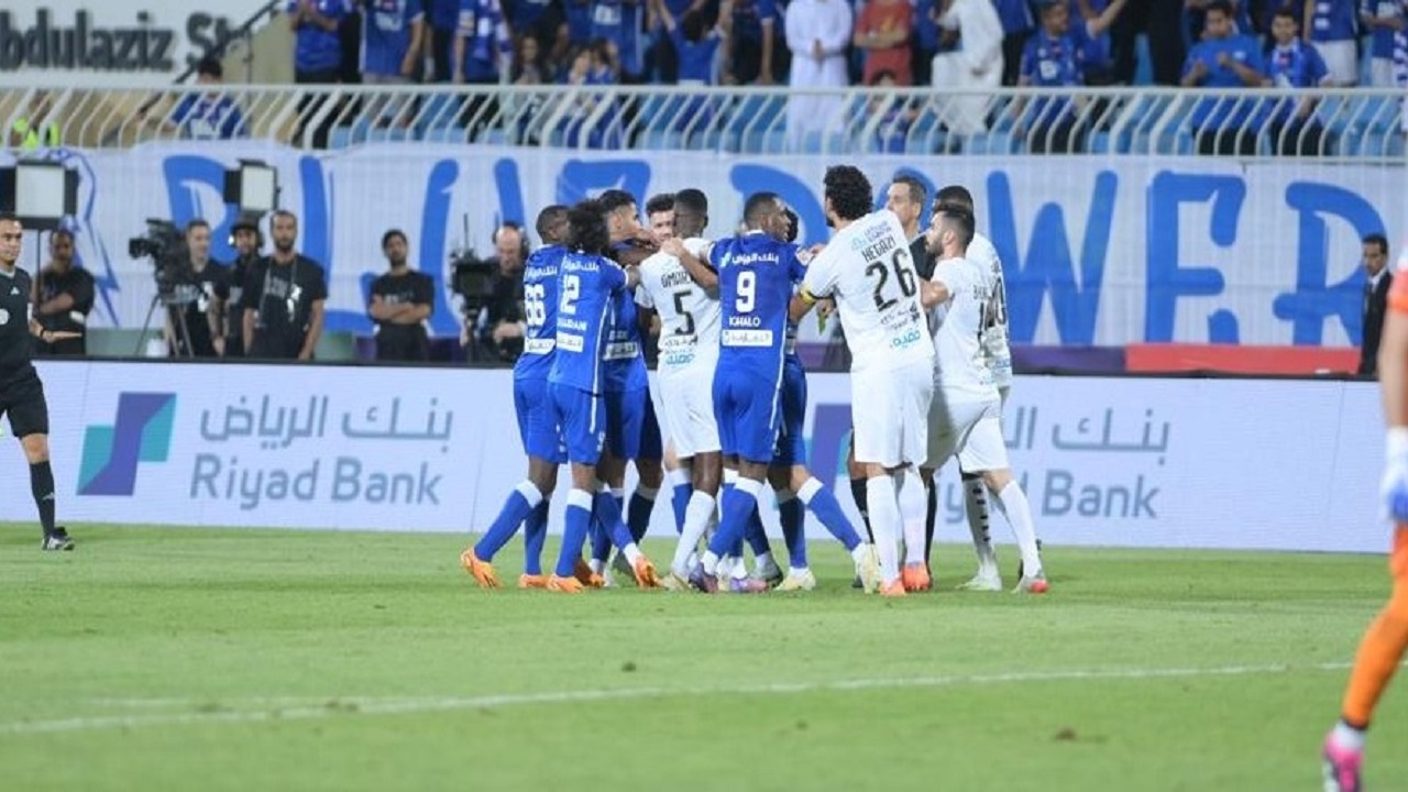 شجار بين لاعبي الهلال والاتحاد .. فيديو