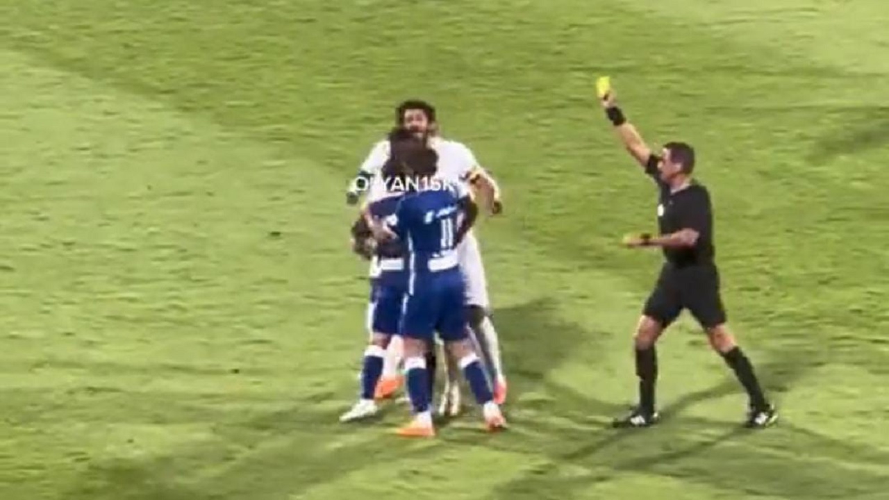 لاعب الهلال يستفز جماهير الاتحاد بعد احتفاله بالتعادل