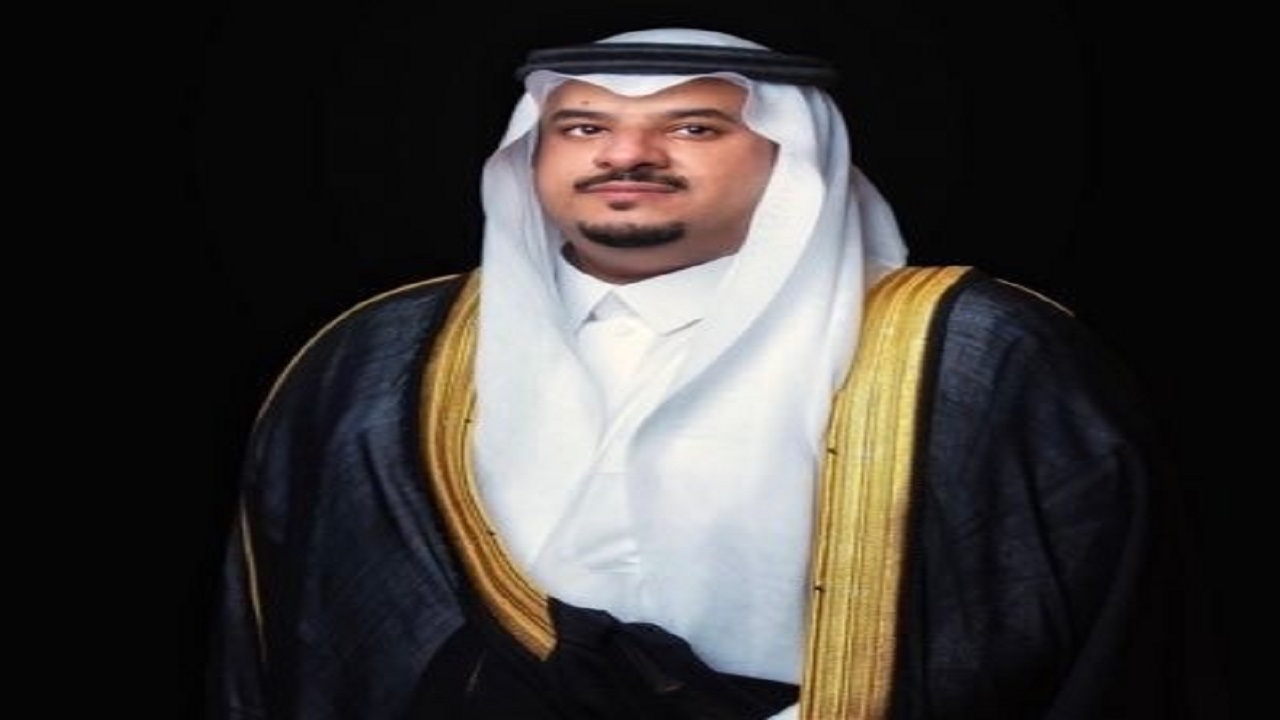 نائب أمير الرياض يؤدي صلاة الميت على والدة الأميرة الجوهرة