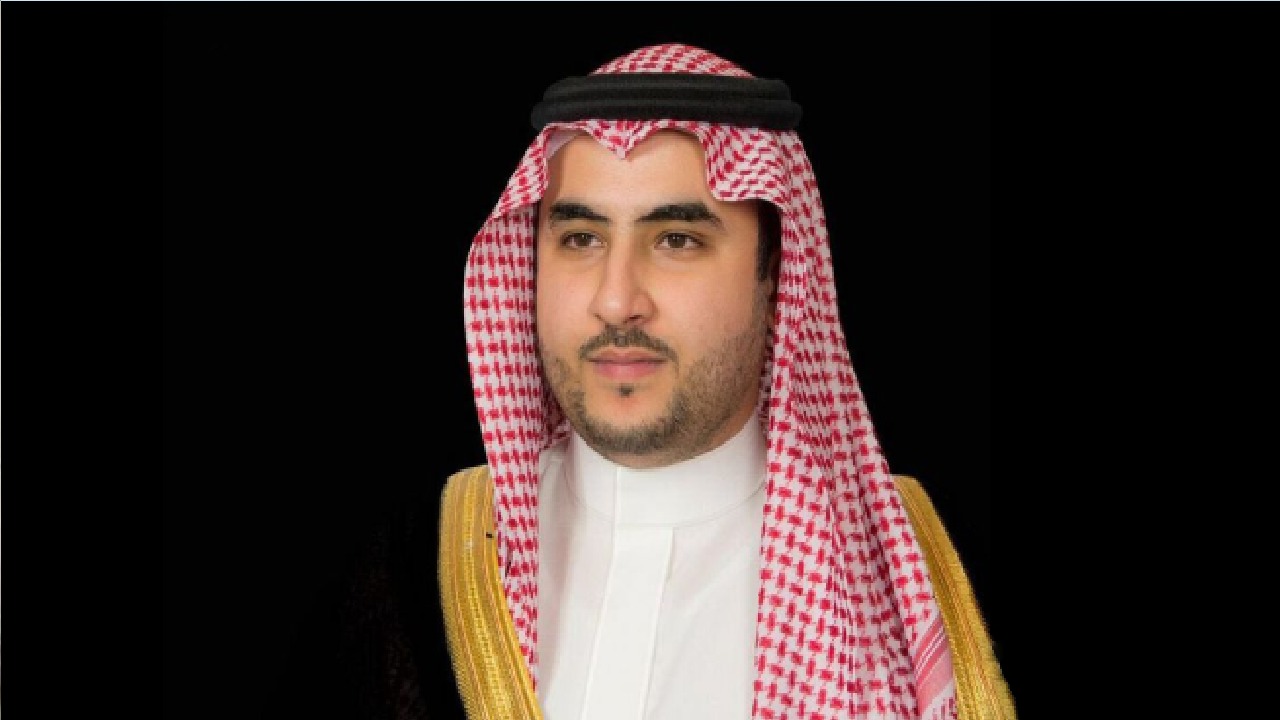 الأمير خالد بن سلمان يغرد برسالة تشجيعية لـ ريانة وعلى القرني