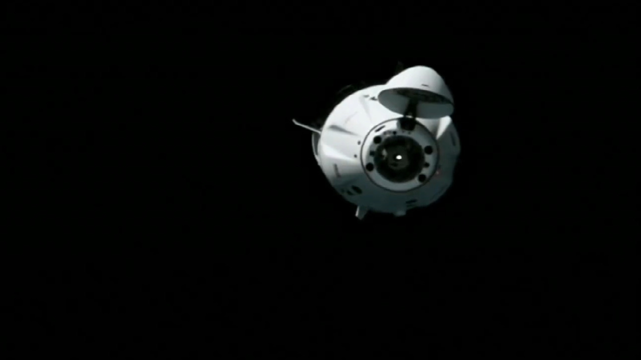 لحظة اقتراب مركبة &#8220;دراغون 9&#8221; من محطة الفضاء الدولية (فيديو)