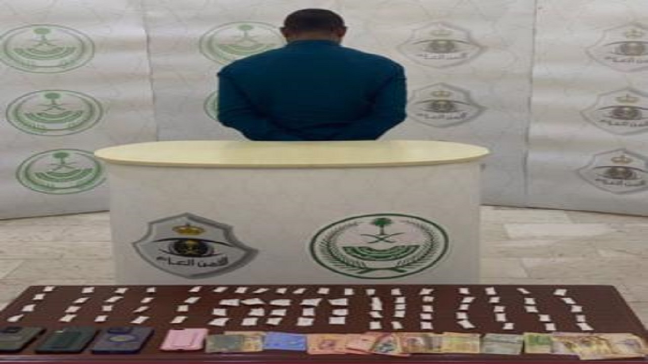 شرطة محافظة الخبر تحبط ترويج مادة الميثامفيتامين المخدر “الشبو”