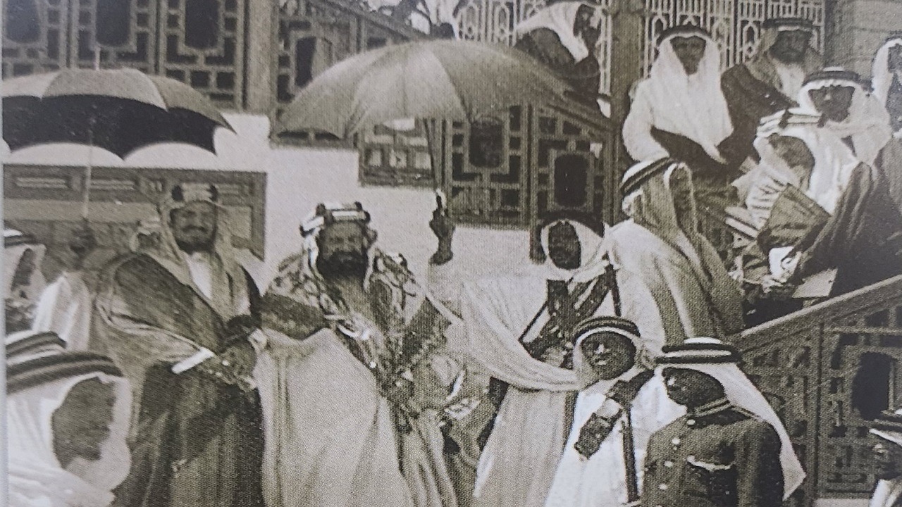 لقطات نادرة للملك عبدالعزيز مع حاكم البحرين حمد بن عيسى (صور)