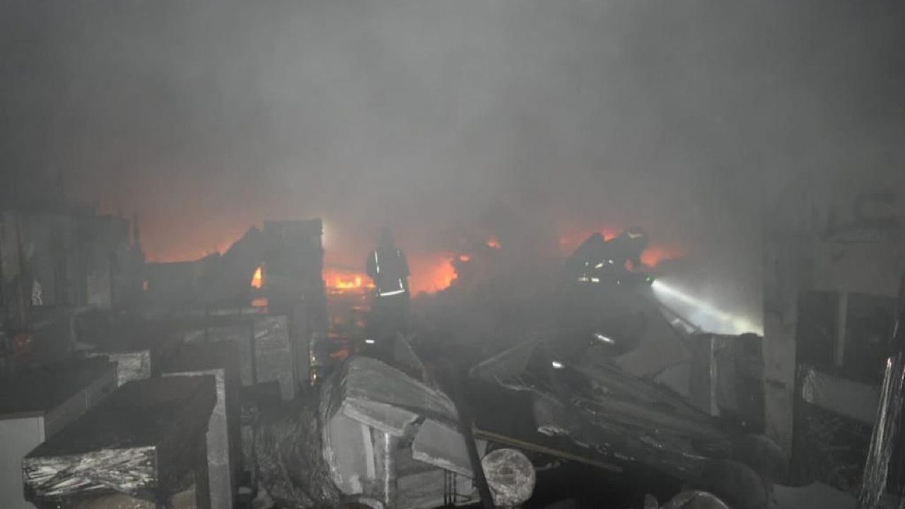 مدني الرياض يخمد حريقًا اندلع في ورشة نجارة