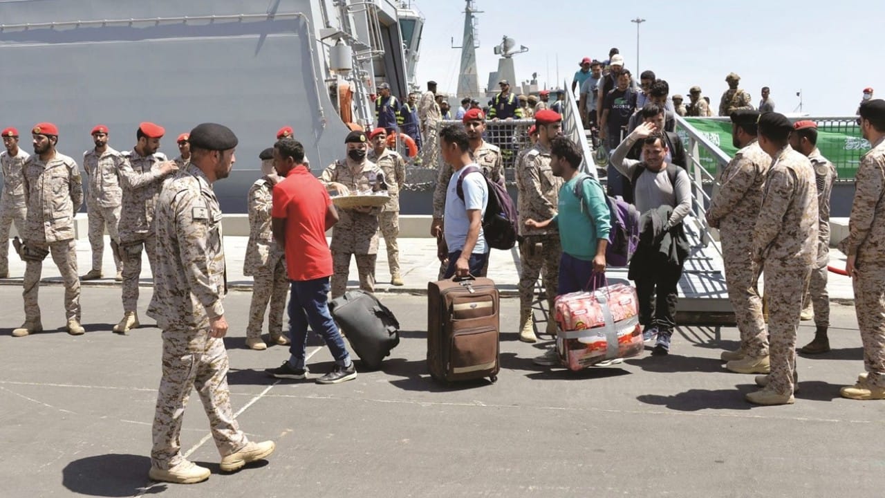وصول طائرة هندية إلى جدة تحمل 145 شخصا قادمة من السودان