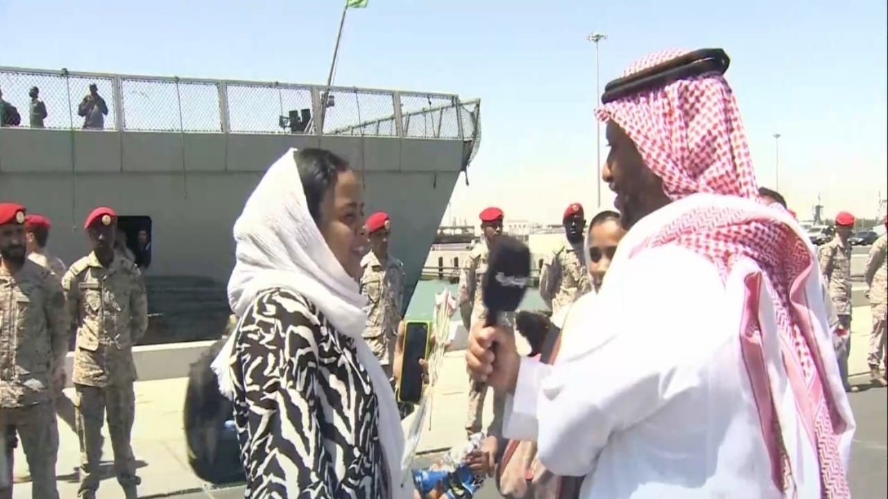 بالفيديو.. سيدة بعد إجلاءها من السودان: الحمد لله شعرت بالأمان