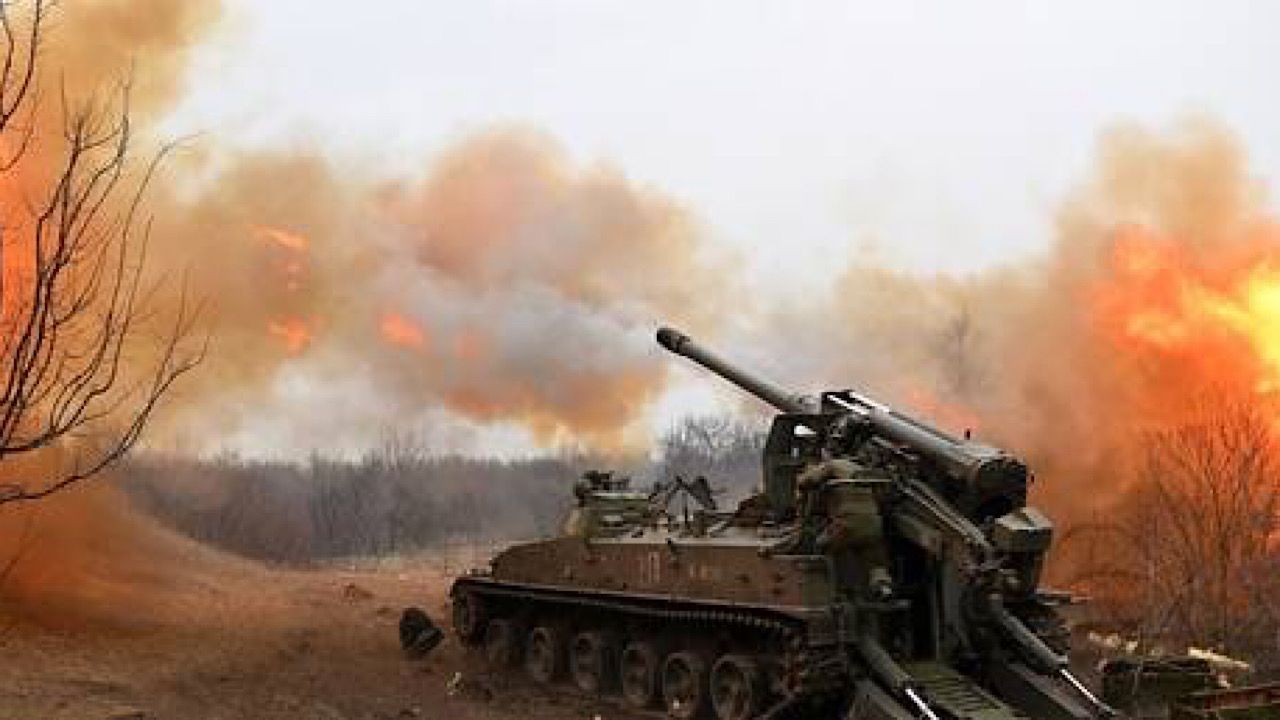 قتال عنيف في مارينكا تحت نيران كثيفة من المدفعية الأوكرانية